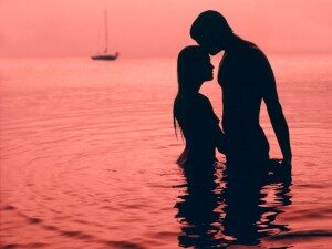 beach-love-couple-silhouette2-300x225-5341417